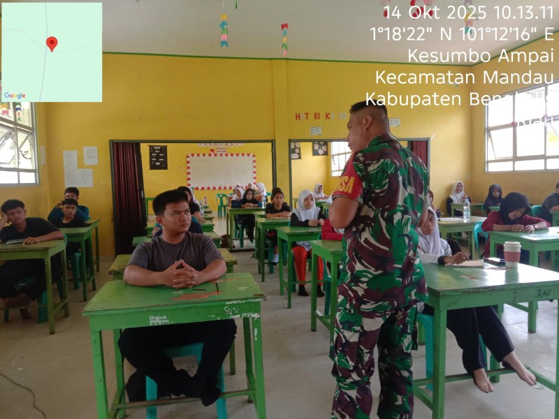 Babinsa Sertu Awaluddin Berikan Penyuluhan Pancasila Kepada Siswa SMK N 1 Mandau, Kampung Pancasila