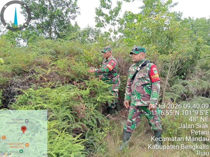 Babinsa Serma Agusliadi, Koptu M.Khan Patroli Karhutla di Jalan Siak, Desa Petani, Bathin Solapan, Bengkalis