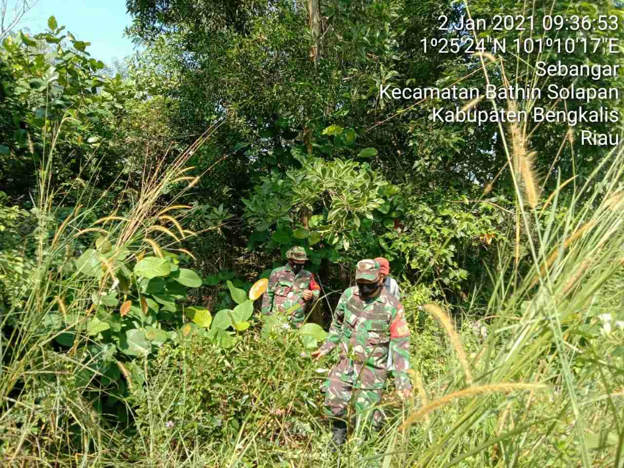 Koptu Ml. Silaban Patroli Karhutla di Desa Kesumbo Ampai