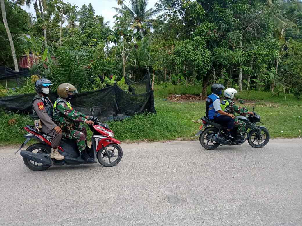 Serda Rosdianto Bersama Satpol PP Mandau Patroli Jelang Pemilukada Bengkalis di Air Jamban
