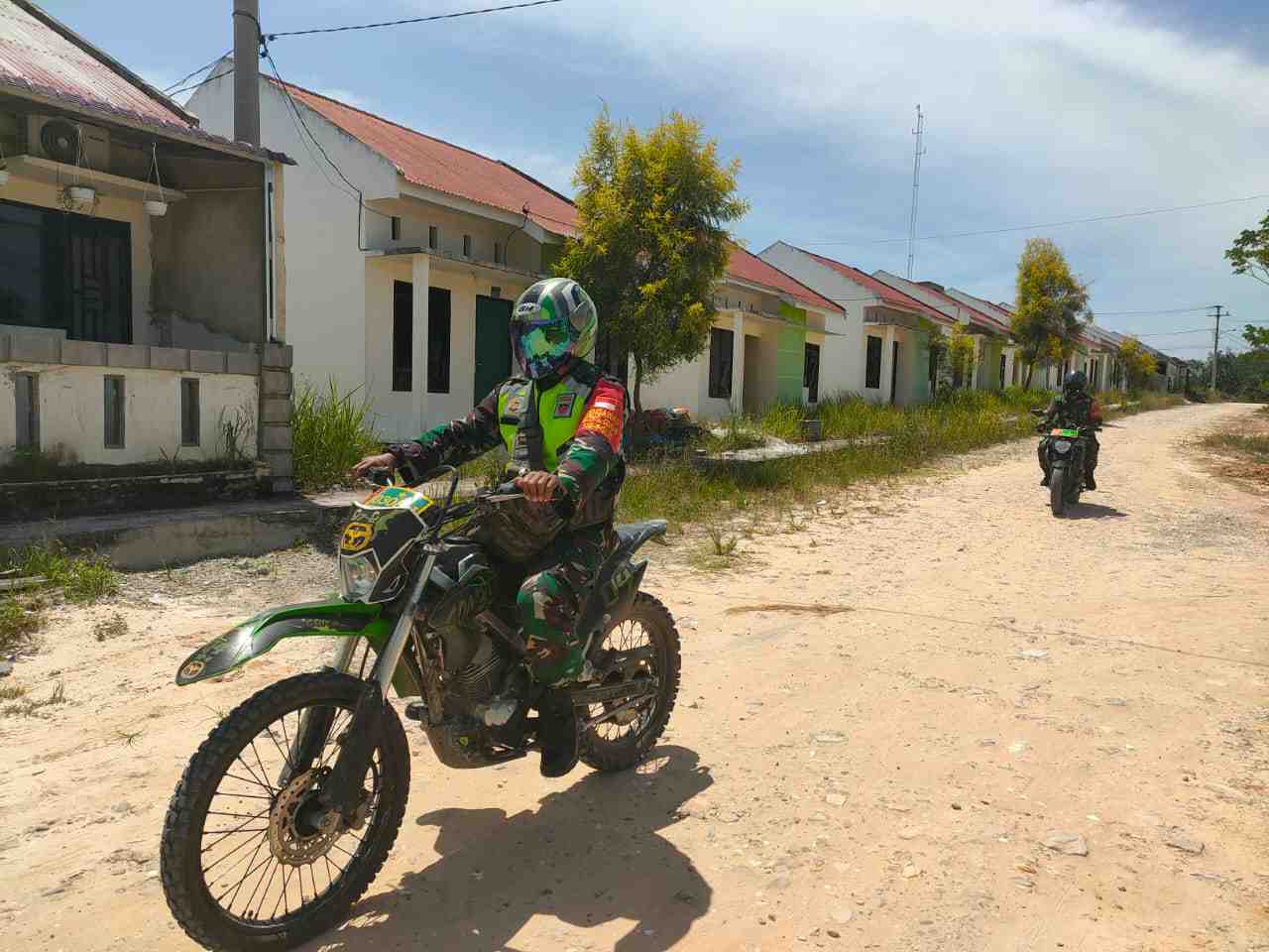 Babinsa tetap laksanakan Patroli demi Berikan Rasa Tentram Jelang Pemilukada.