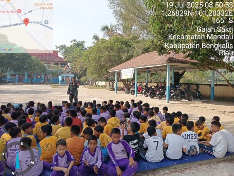 Babinsa Serda Z. Panjaitan Berikan Penyuluhan Pancasila Kepada siswa SDN 2 Gajah Sakti, Kampung Pancasila