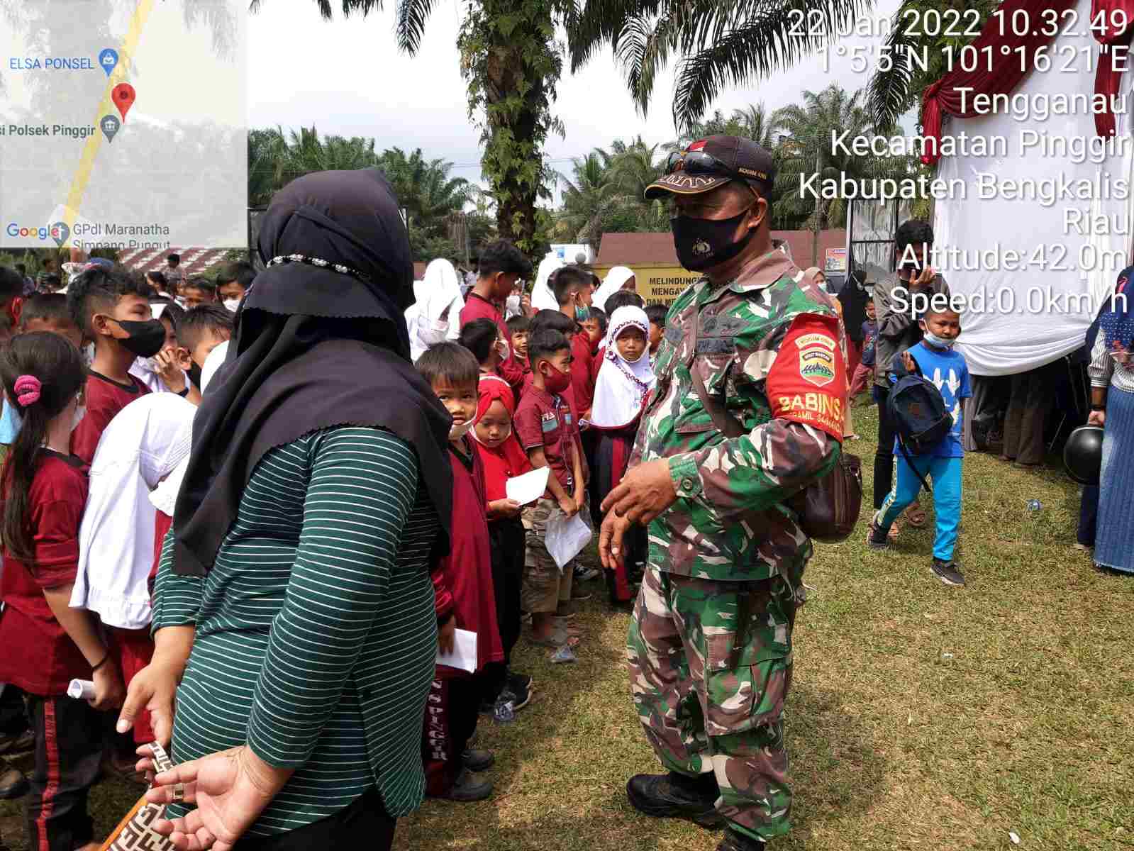 Babinsa Serka N. Saragih Tinjau Pelaksanaan Vaksinasi di UPT Puskesmas Muara Basung