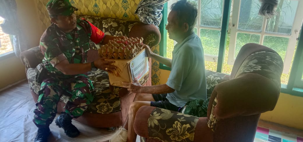 Dikunjungi Bapak Babinsa Serka N. Saragih, Pak Amril Berterima Kasih Kepada TNI