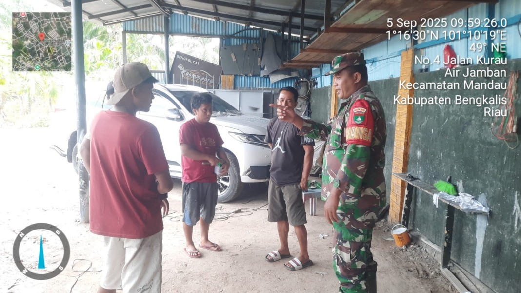 Babinsa Serda Ahmad Junaidi Berikan Penyuluhan Pancasila di Kelurahan Air Jamban, Mandau, Kampung Pancasila