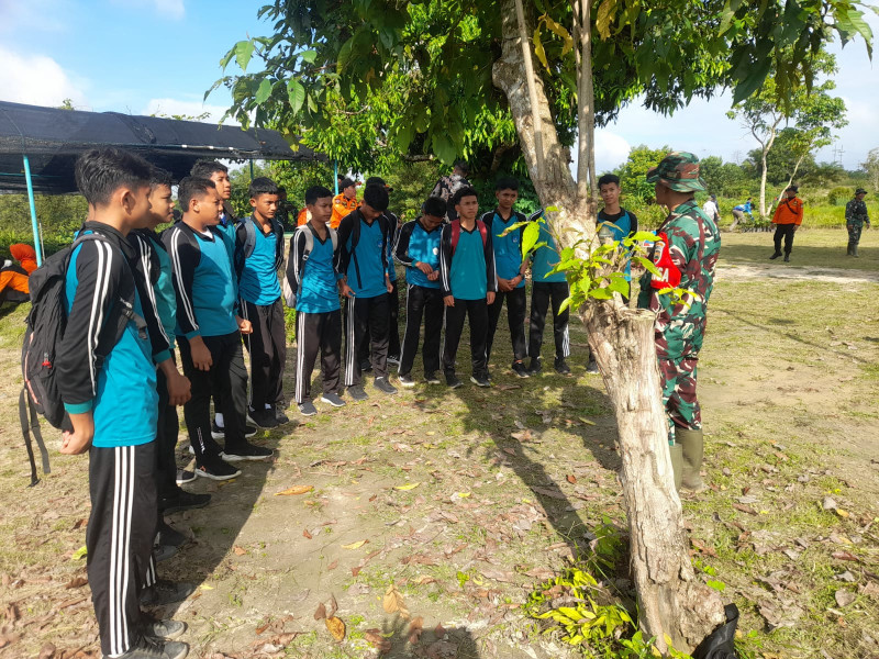 Babinsa Sertu SDG Barus Berikan Komsos Pancasila Kepada Siswa SMPN. 1 Mandau, Bengkalis