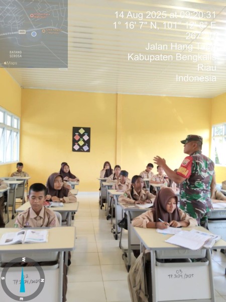 Babinsa Kopda P. Samosir Berikan Penyuluhan Pancasila Kepada siswa Kelurahan Batang Seora, Kampung Pancasila