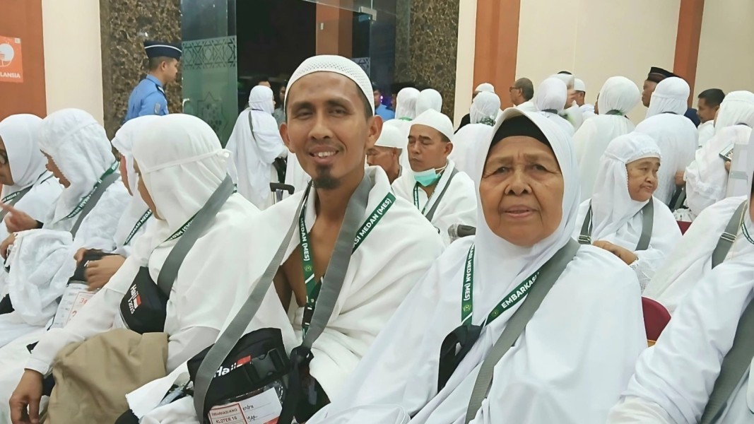 Kisah Nek Marni, Dua Dekade Jualan Serabi Akhirnya Berangkat Haji