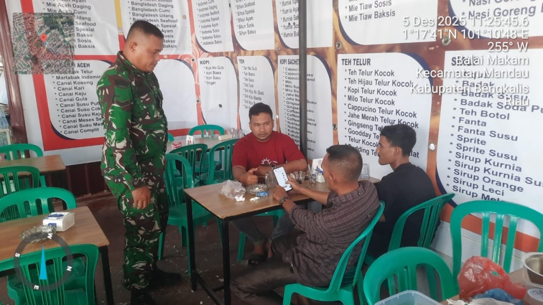 Babinsa Sertu Ahmad Junaidi Berikan Penyuluhan Pancasila Kepada Warga Desa Balai Makam