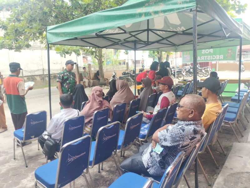 Babinsa Sertu AT. Silaban Berikan Pemahaman Pancasila Kepada Warga Desa Pinggir, Pinggir