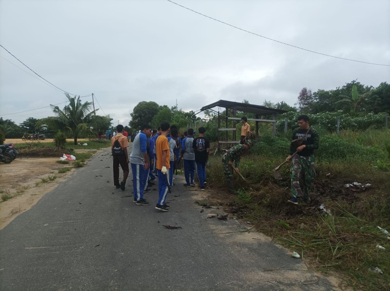 Babinsa Koramil 03/Mandau Peltu Sigit NW. Laksanakan Goro di Kelurahan Air Jamban