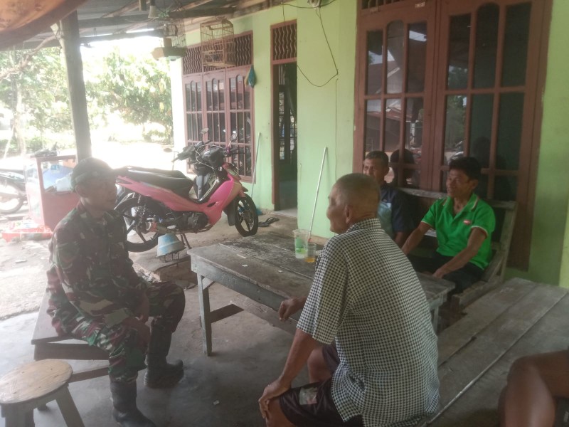 Babinsa Kopda Yusup Berikan Penyuluhan Pancasila Kepada Warga Desa Balai Makam, Batsol