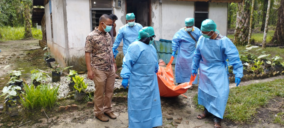 Warga Desa Sebangar Geger, Ditemukan Jasad Mayat Pria didalam rumah dekat perkebunan sawit