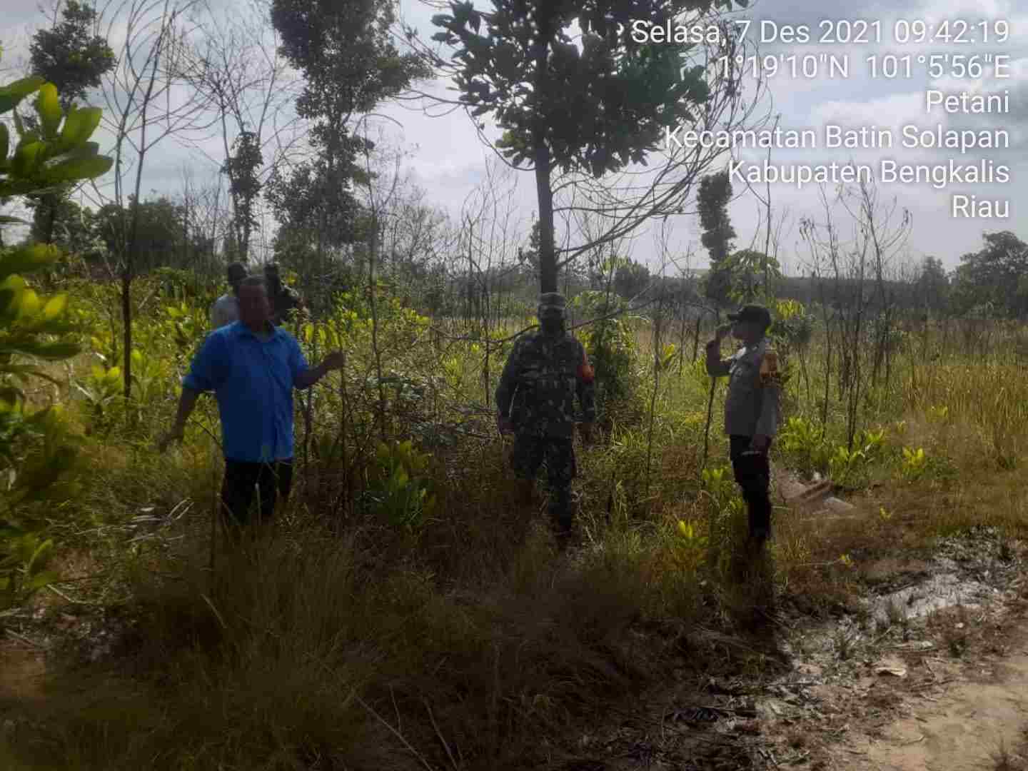 Serka Agusliadi dan Serka Fauzi Patroli Karhutla di 2 Desa Kecamatan Bathin Solapan