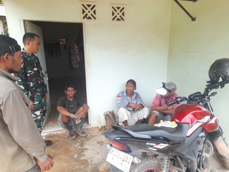 Babinsa Serka Alinaspi Berikan Penyuluhan Pancasila Kepada warga Desa Harapan Baru, Mandau