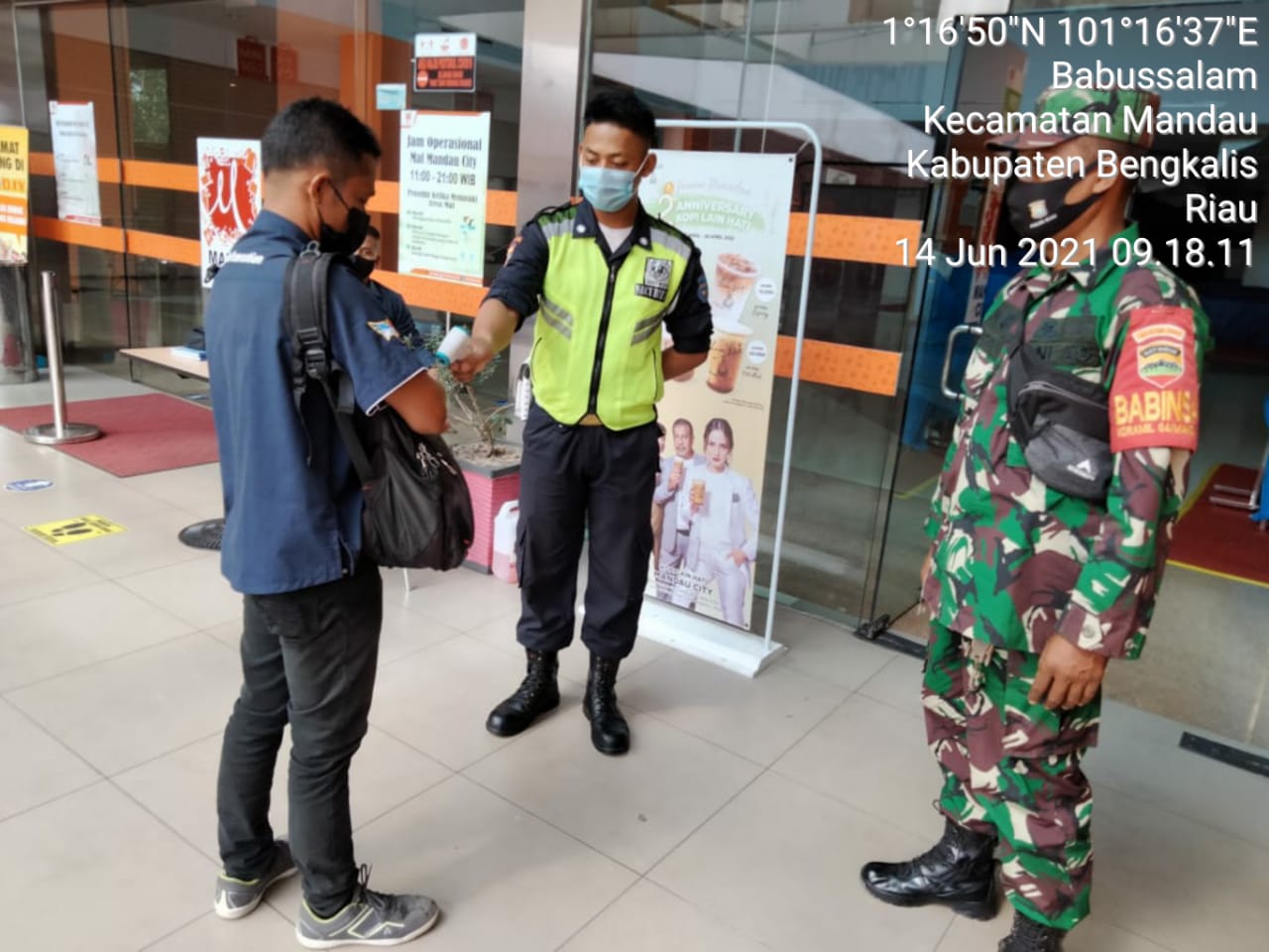 Serma Sutrisno Himbau Pengunjung Mall Mandau City Agar Protkes