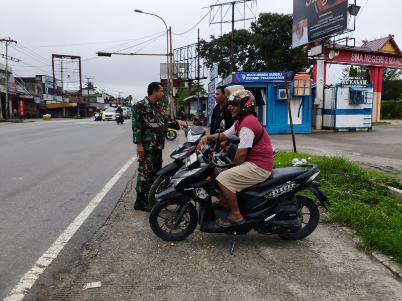 Babinsa Serka Junaidi Berikan Penyuluhan Pancasila Kepada Warga Kelurahan Batang Serosa, Kecamatan Mandau