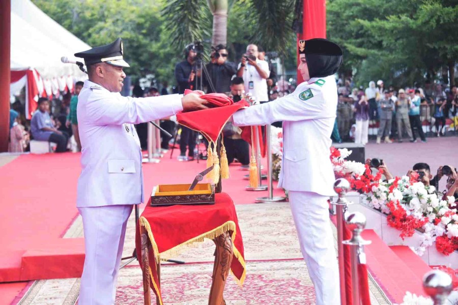 Rangkaian Peringatan HUT Ke-81 RI di Bengkalis Ditutup dengan Sukses, Wabup Bagus Irup Penurunan Bendera.