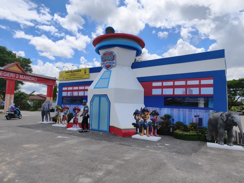Tampil Beda, Pos PAM Polres Bengkalis, Tampilkan Gambar Gajah dan PAW Patrol
