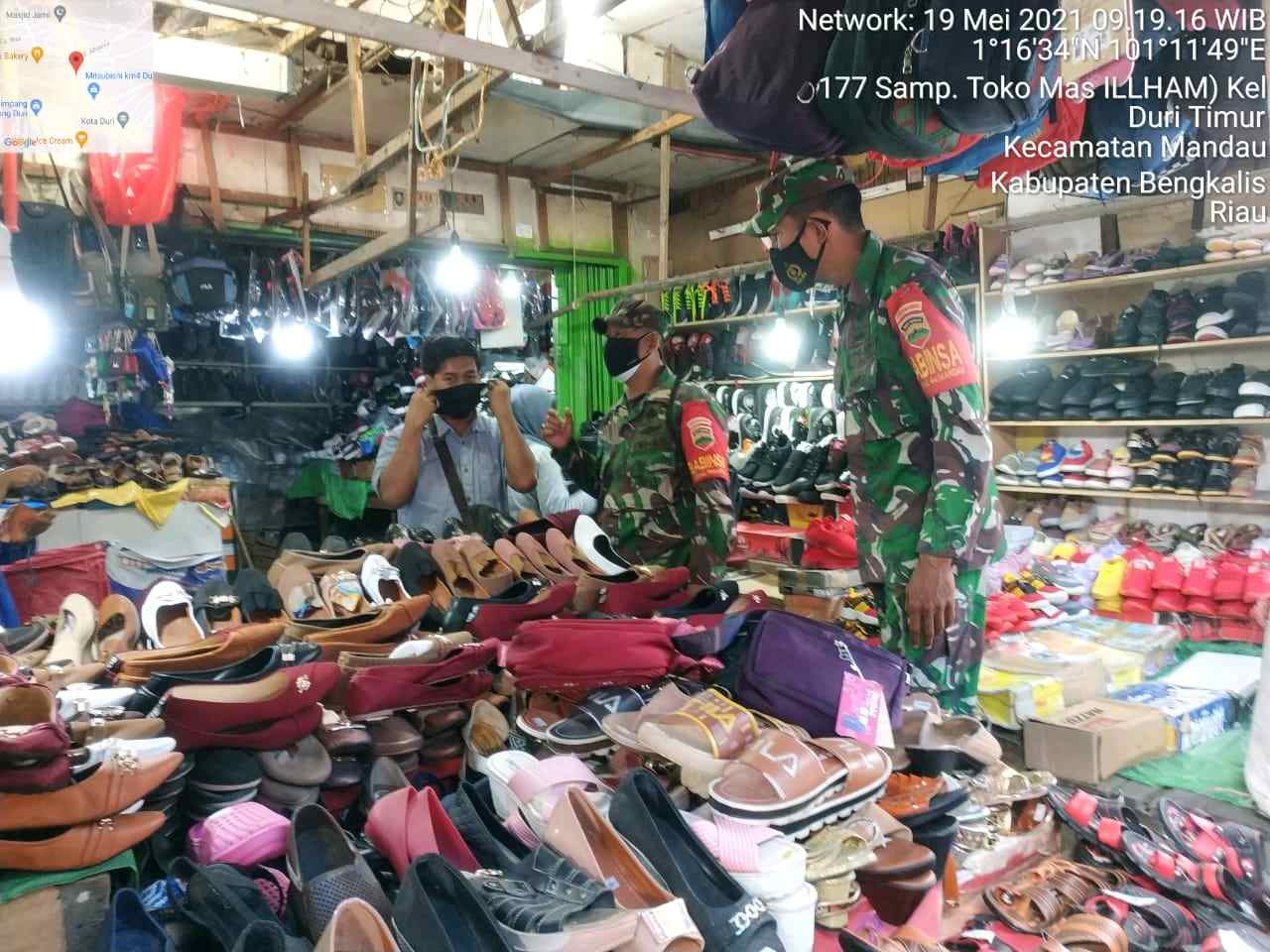 Serma Amiruddin Himbau Pengunjung Pasar Dewi Sartika Mandau Agar 3 M