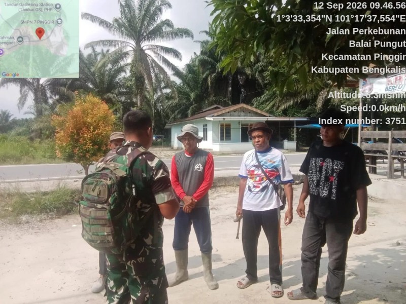 Babinsa Koptu Ade Kurniawan, Berikan Pemahaman Pancasila Kepada Warga Desa Balai Pungut, Pinggir.