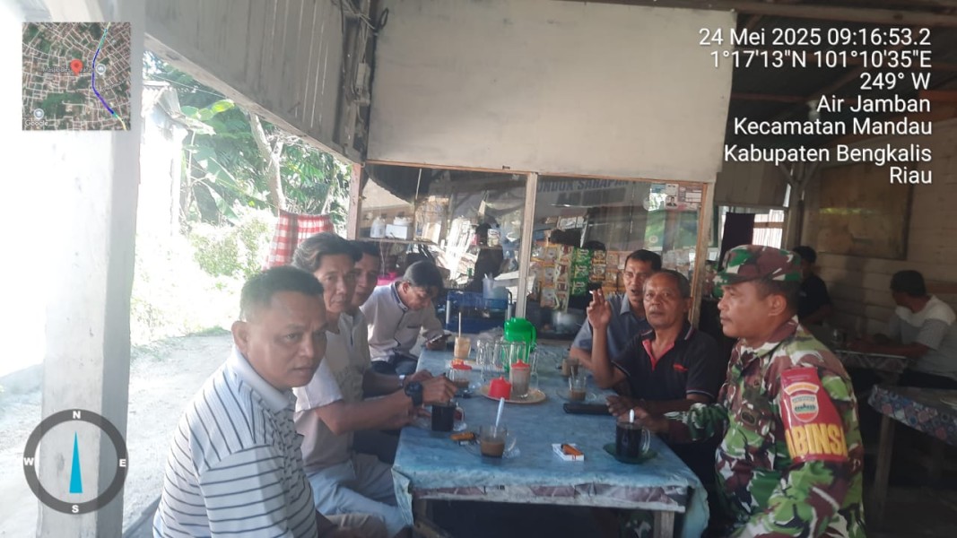 Babinsa Serda Ahmad Junaidi Berikan Penyuluhan Pancasila Kepada warga di kelurahan Air Jamban, Kampung Pancasila