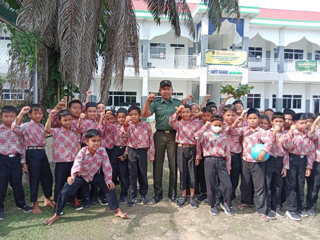 Babinsa Kopda Yusup Beri Komsos Wawasan Pancasila Kepada Siswa SDIT Maqdis Ibadurrahman