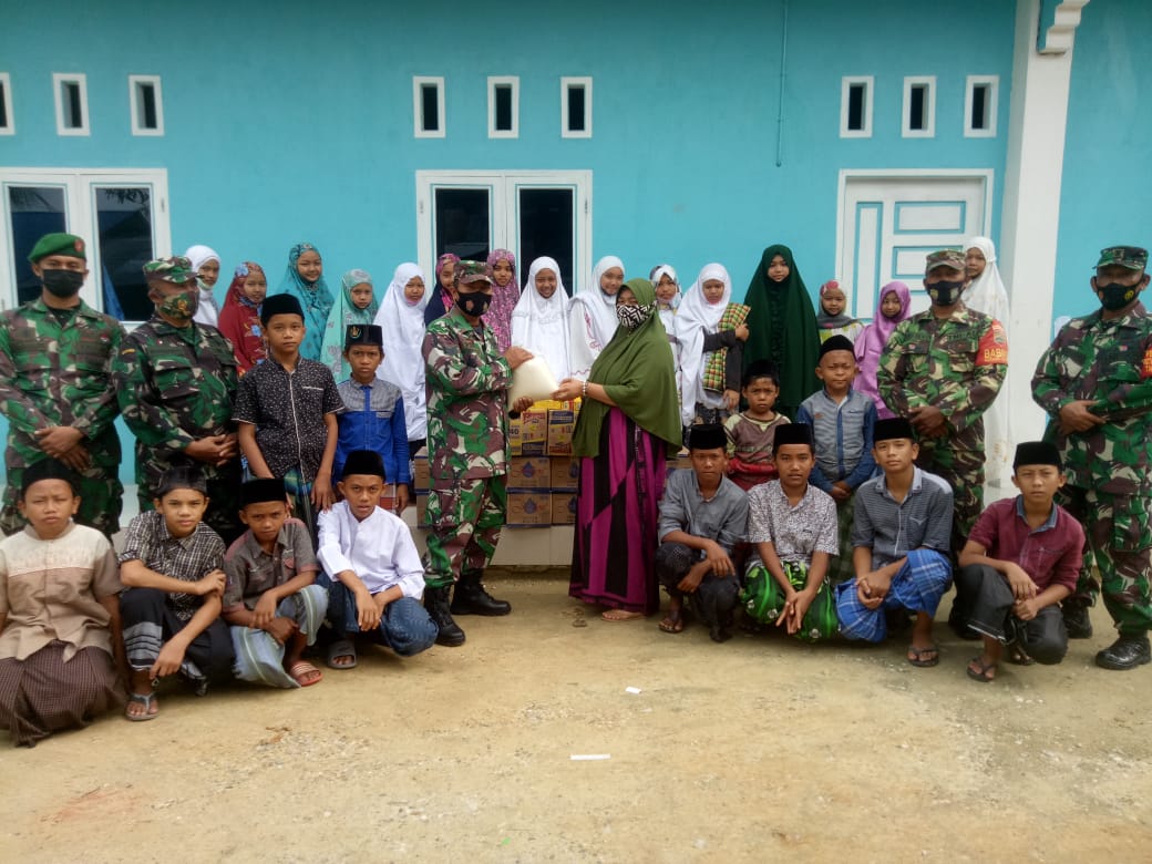 Serahkan Bantuan Takjil Dari Dandim 0303/Bengkalis Panti Asuhan Al Huda Babussalam