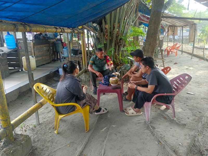 Babinsa Sertu Firman Berikan Penyuluhan Pancasila Kepada Warga Kelurahan Batang Serosa, Kecamatan Mandau