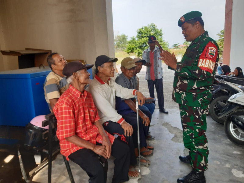 Babinsa Serka N. Saragih Berikan Penyuluhan Pancasila Kepada Warga Kelurahan Batang Serosa, Kampung Pancasila