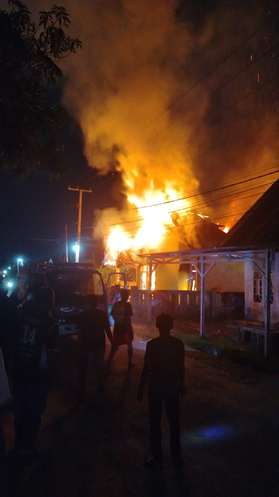 Alami Musibah Kebakaran, Rumah Perangkat Desa Simpang Padang Hangus Dilalap Jago Merah