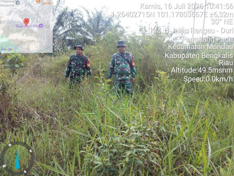 Babinsa Pelda Agus wp, Serka A.junaidi Patroli Karhutla di Kelurahan Batang Serosa, Mandau, Bengkalis