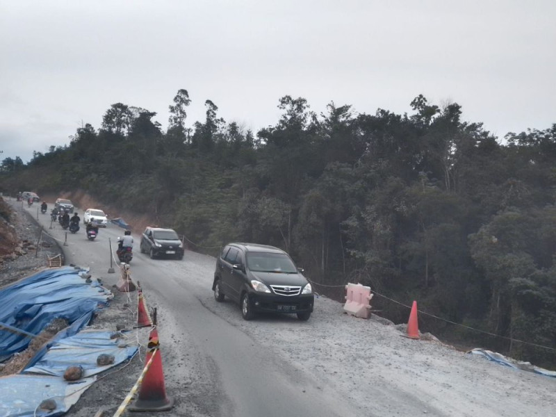 Akibat Jalan Longsor, Jalinsu Riau-Sumbar Kilometer 106 Terapkan Buka Tutup