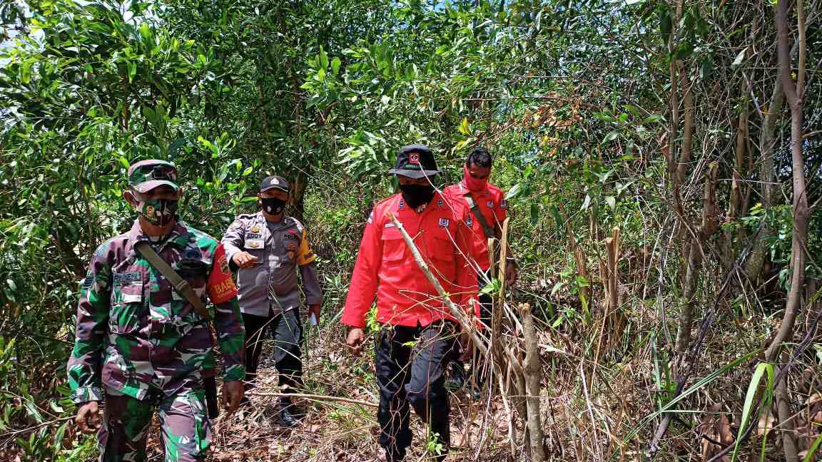 Serma Armen Bersama Bhabinkamtibmas laksanakan Patroli Karhutla