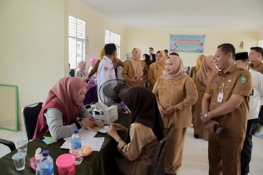Bupati Kasmarni Tinjau Cek Kesehatan Gratis MAN 1 Bengkalis