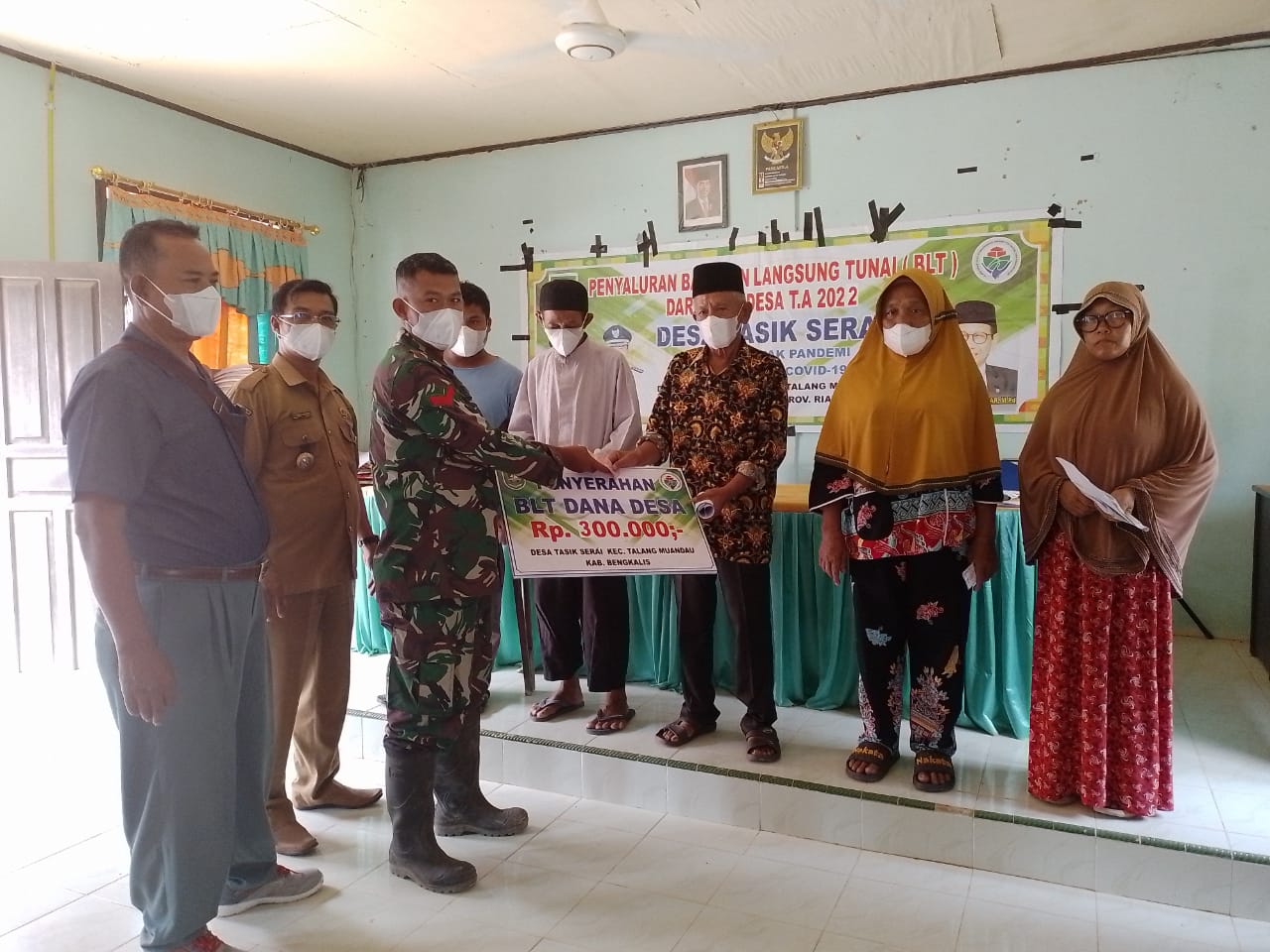 Kopda Dedi Swarman Pantau Penyaluran BLT 1, 2 dan 3 Desa Tasik Serai