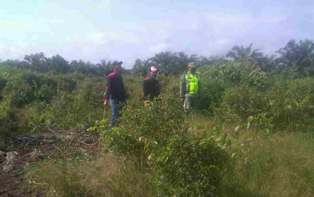 Serda Setiawan Laksanakan Patroli Karlahut di Desa Tasik Serai Barat