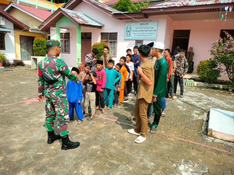 Babinsa Praka IK. Sinaga Berikan Penyuluhan Pancasila Kepada warga Kelurahan Gajah Sakti, Mandau