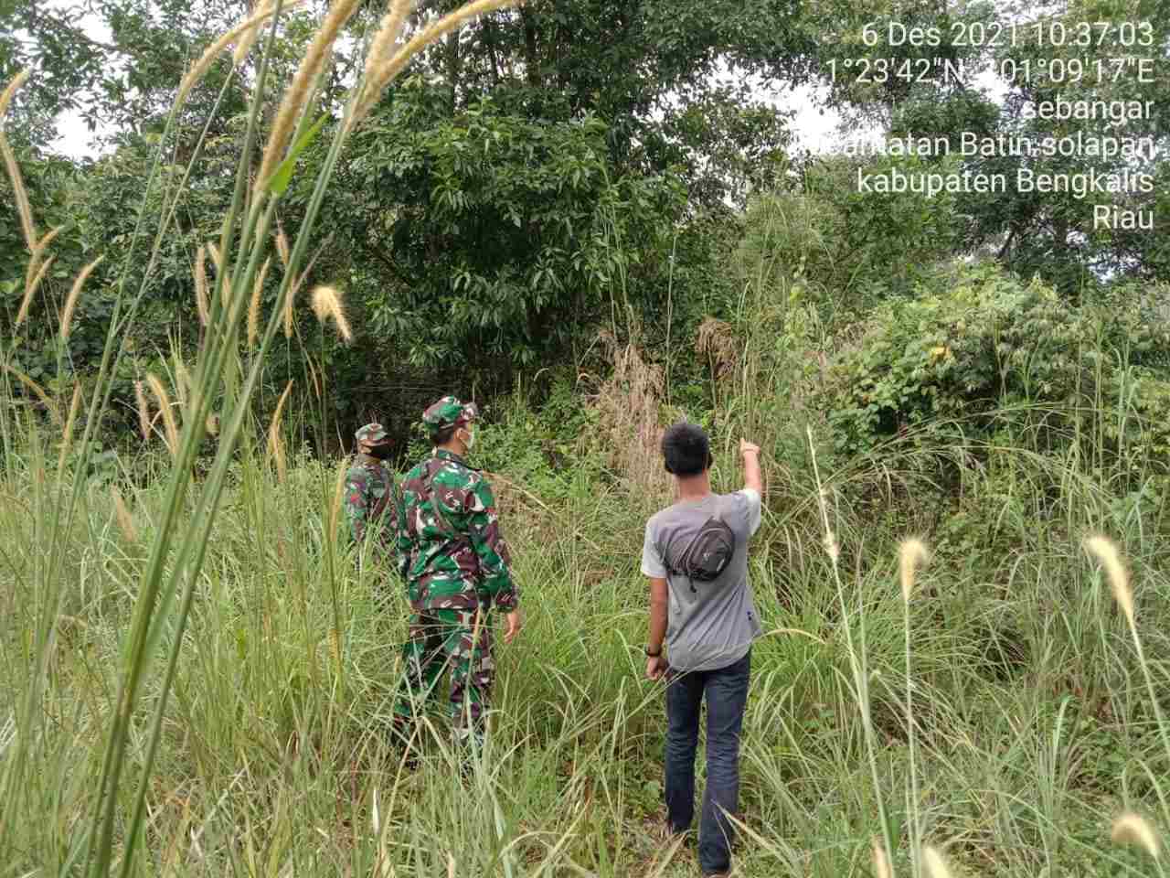 Kopda Ml. Silaban dan Pratu Alif Patroli Karhutla di 2 Desa Kecamatan Bathin Solapan