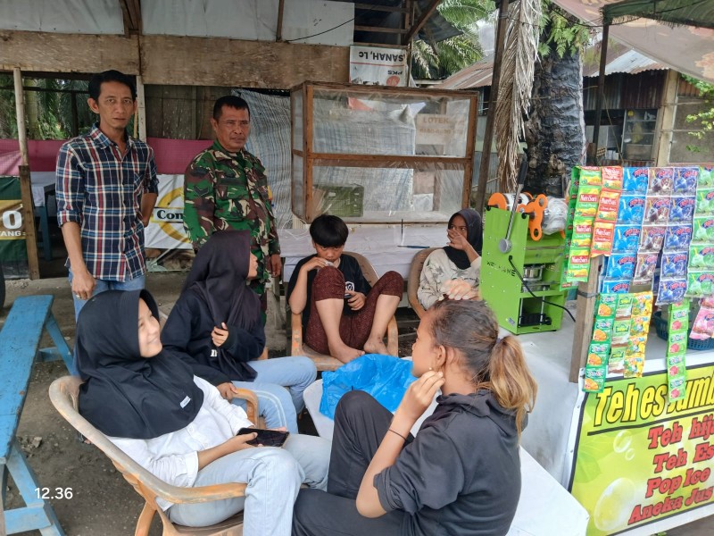 Babinsa Sertu Rosdianto, Berikan Penyuluhan Pancasila Kepada warga Kelurahan Duri Timur, Mandau, Kampung Pancasila