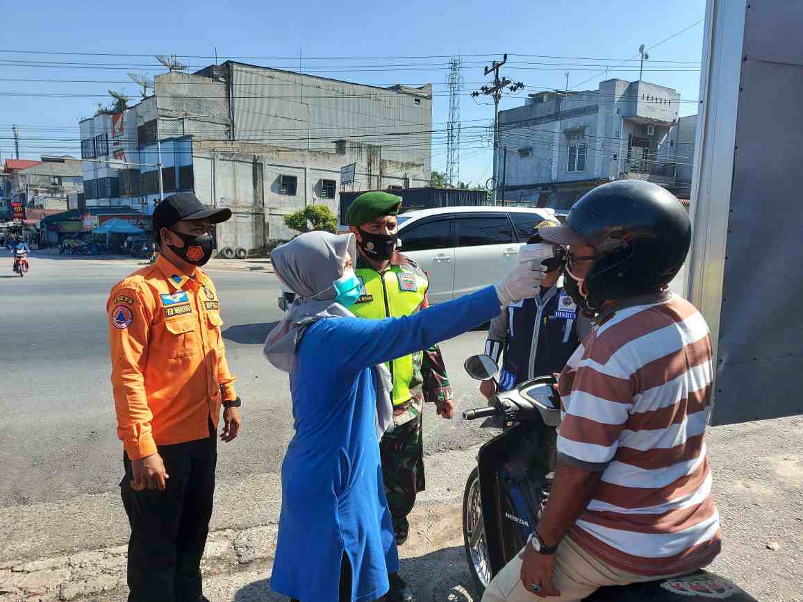 Cek Warga Yang Melintas di Pos Cek Point Pokok Jengkol Akan diperiksa