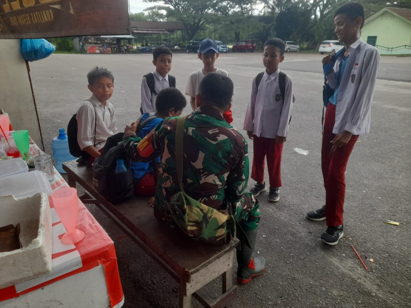 Babinsa Serka Alinaspi Berikan Penyuluhan Pancasila Kepada Siswa di SDN 37 Mandau