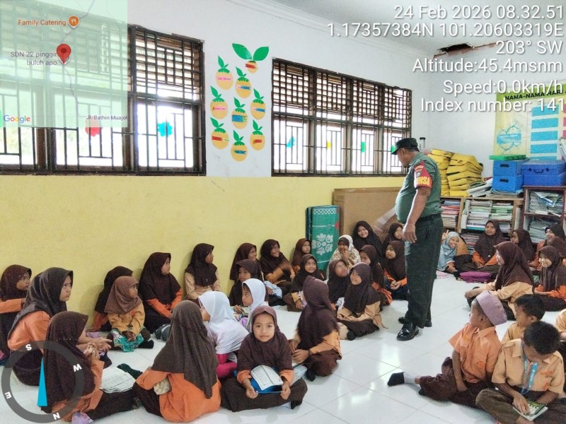 Babinsa Serda Paino Berikan Penyuluhan Pancasila Kepada Siswa SDN 22 Pinggir , Bengkalis