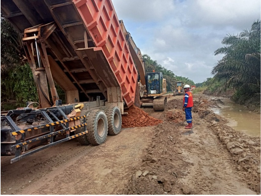 Mulus, PHR Gerak Cepat Perbaiki Jalan di Kota Batak Kampar dan Sambungkan Akses Masyarakat