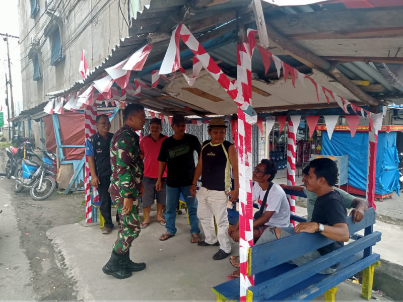 Babinsa Serda Zulkarnain Berikan Komsos Pancasila Kepada Warga Kelurahan Gajah Sakti, di Kampung Pancasila