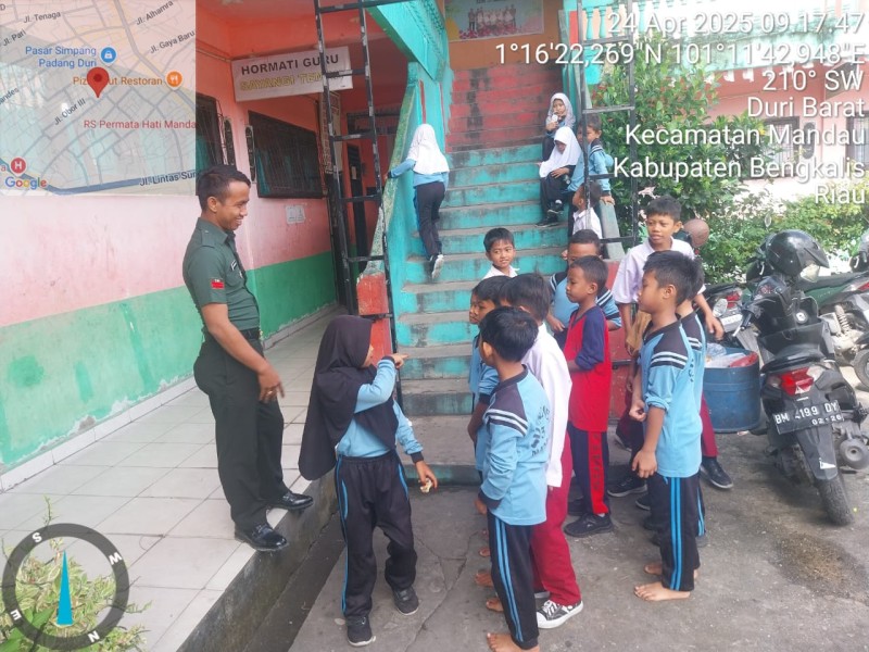 Babinsa Pratu DN. Simanungkalit, Berikan Penyuluhan Pancasila Kepada Siswa SD di kelurahan Duri Barat, Kampung Pancasila