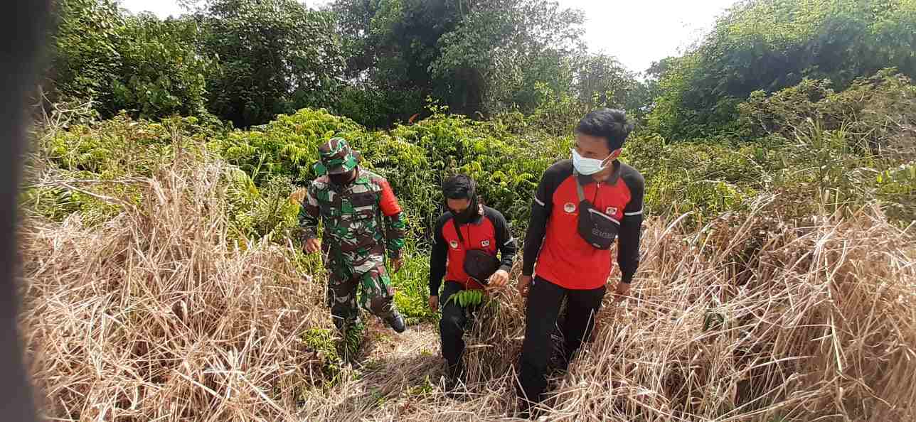 Serka N. Saragih Patroli Karhutla di Desa Buluh Apo