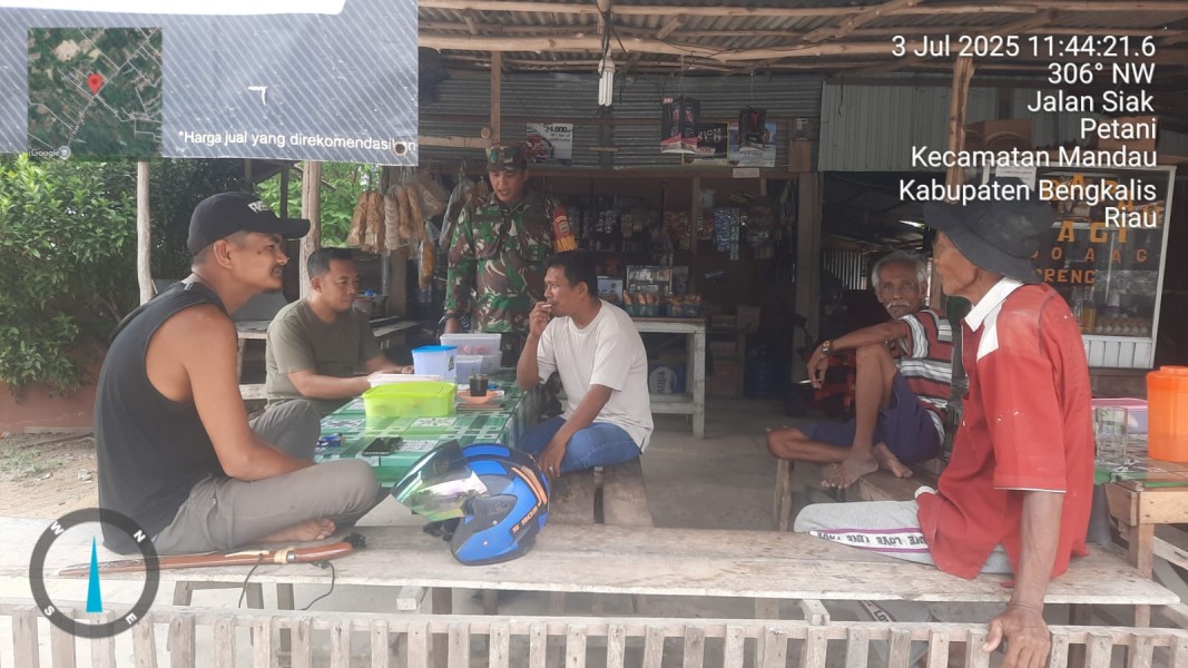 Babinsa Serda Ahmad Junaidi Berikan Penyuluhan Pancasila Kepada Warga Air Jamban, Mandau, Kampung Pancasila