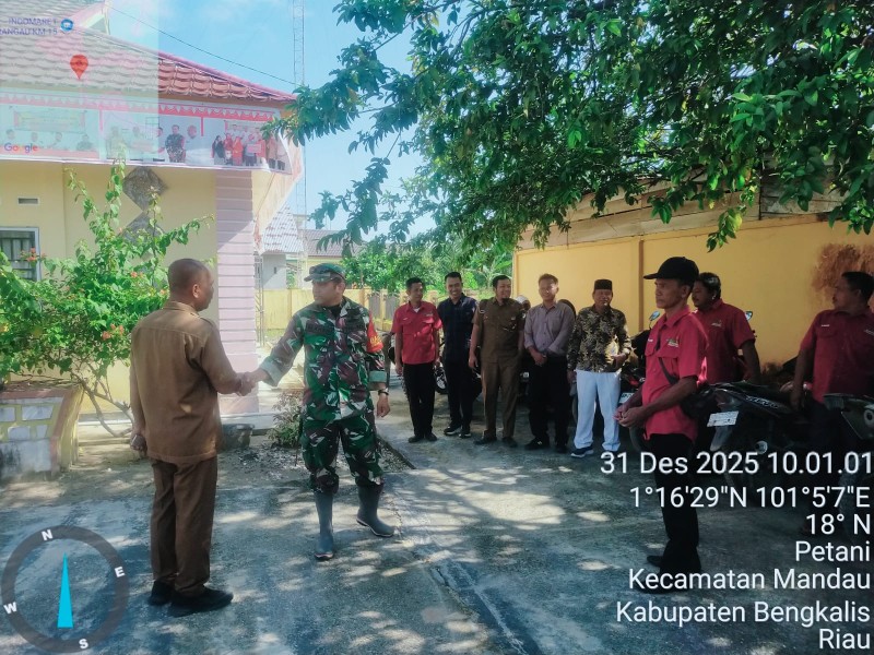 Babinsa Koptu M. Khan Berikan Penyuluhan Pancasila Kepada warga Desa Buluh Manis