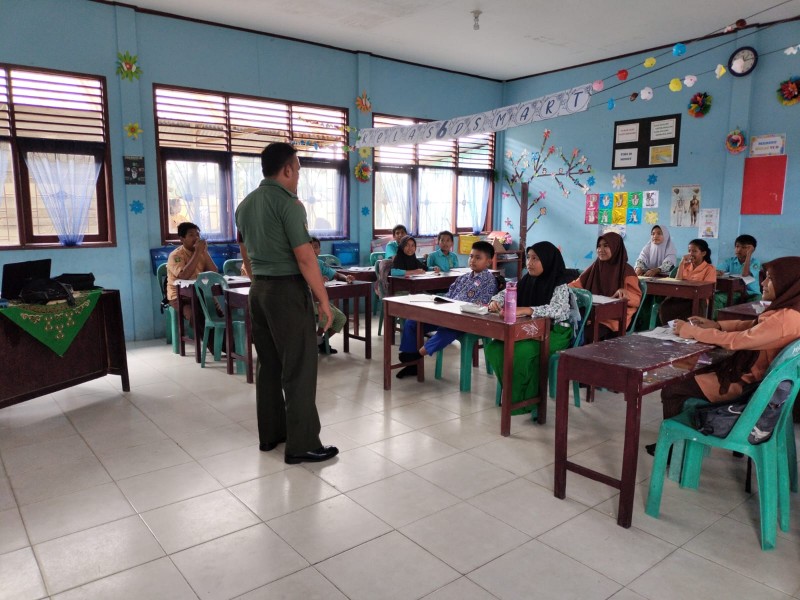 Serda AT. Silaban Komsos Penyuluhan Pancasila Kepada Siswa SDN 10 Kampung Pancasila